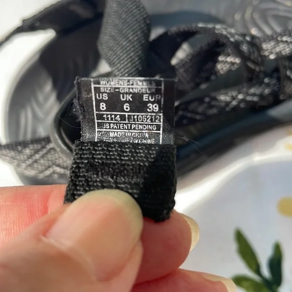 Chaco Women’s Size 8 black pattern double strap sandals - Picture 4 of 4